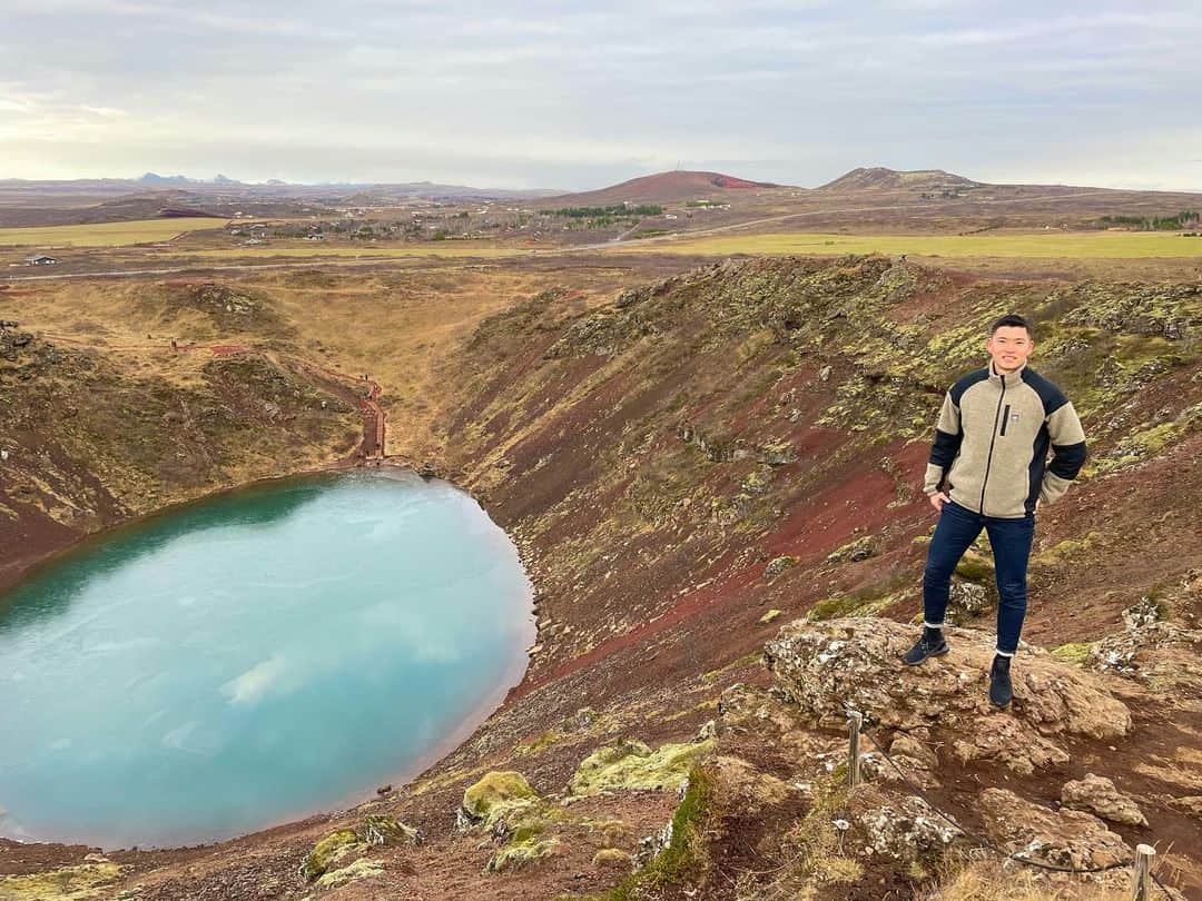 坂井幹のインスタグラム：「. . 大自然でリフレッシュ🌿🇮🇸 . . #iceland #アイスランド  #kerid  #ケリズ火口湖  #dayoff」