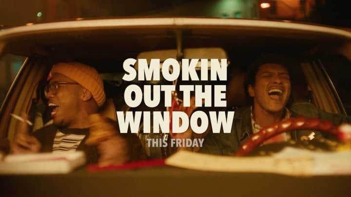 ブルーノ・マーズのインスタグラム：「💔 😩 This Friday #silksonic New song. #SmokinOutTheWindow 😩💔」