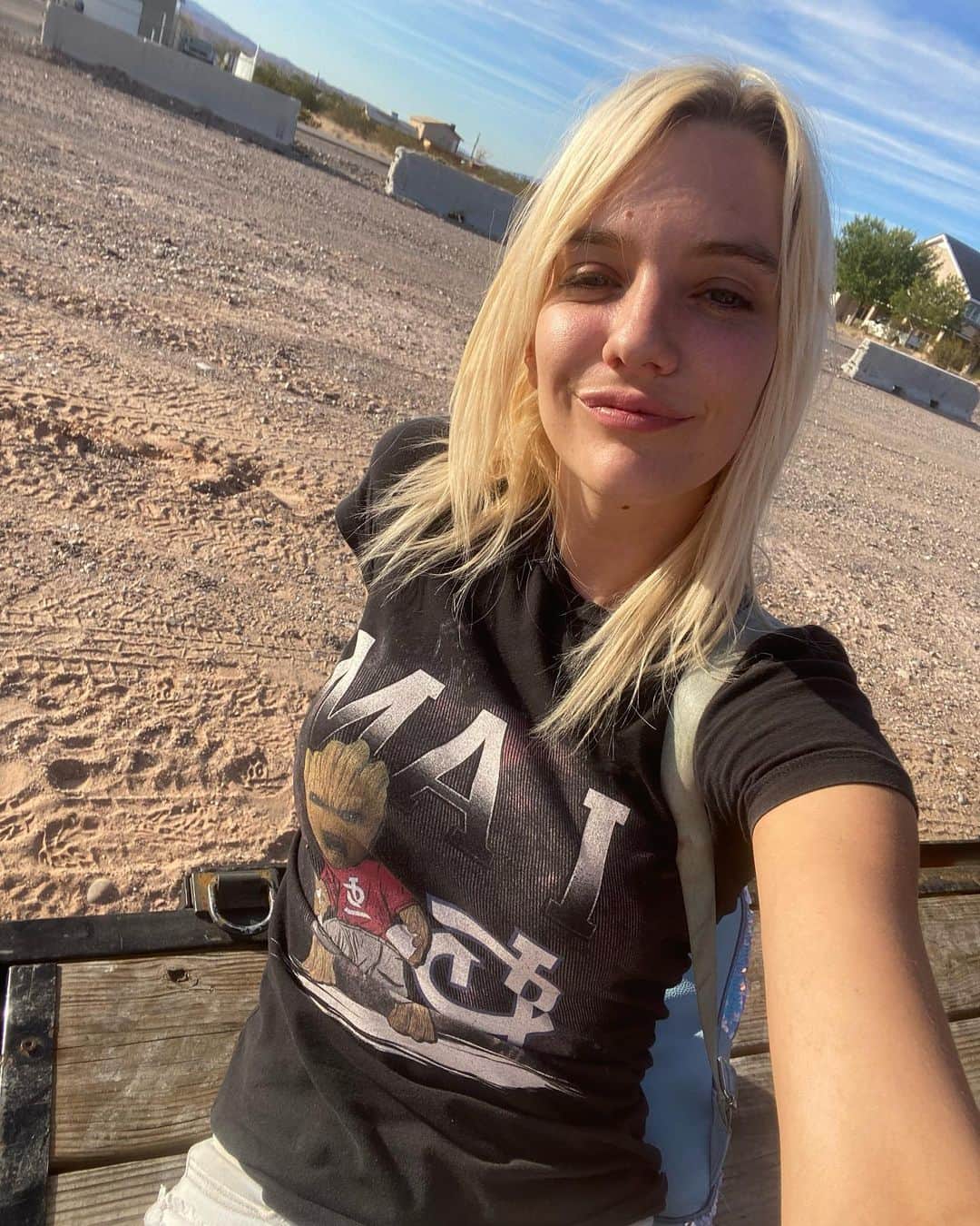 ケナ・ジェームスのインスタグラム：「Nothing better than the desert with a Jeep 😌」
