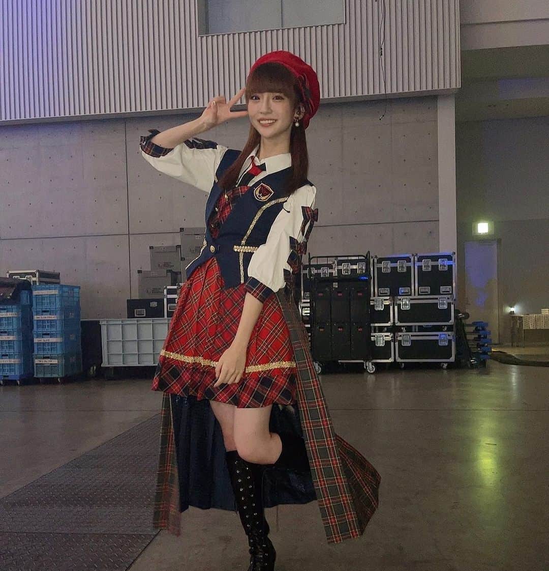 荻野由佳のインスタグラム：「久しぶりの衣装を着れて 嬉しかったです😭😍」