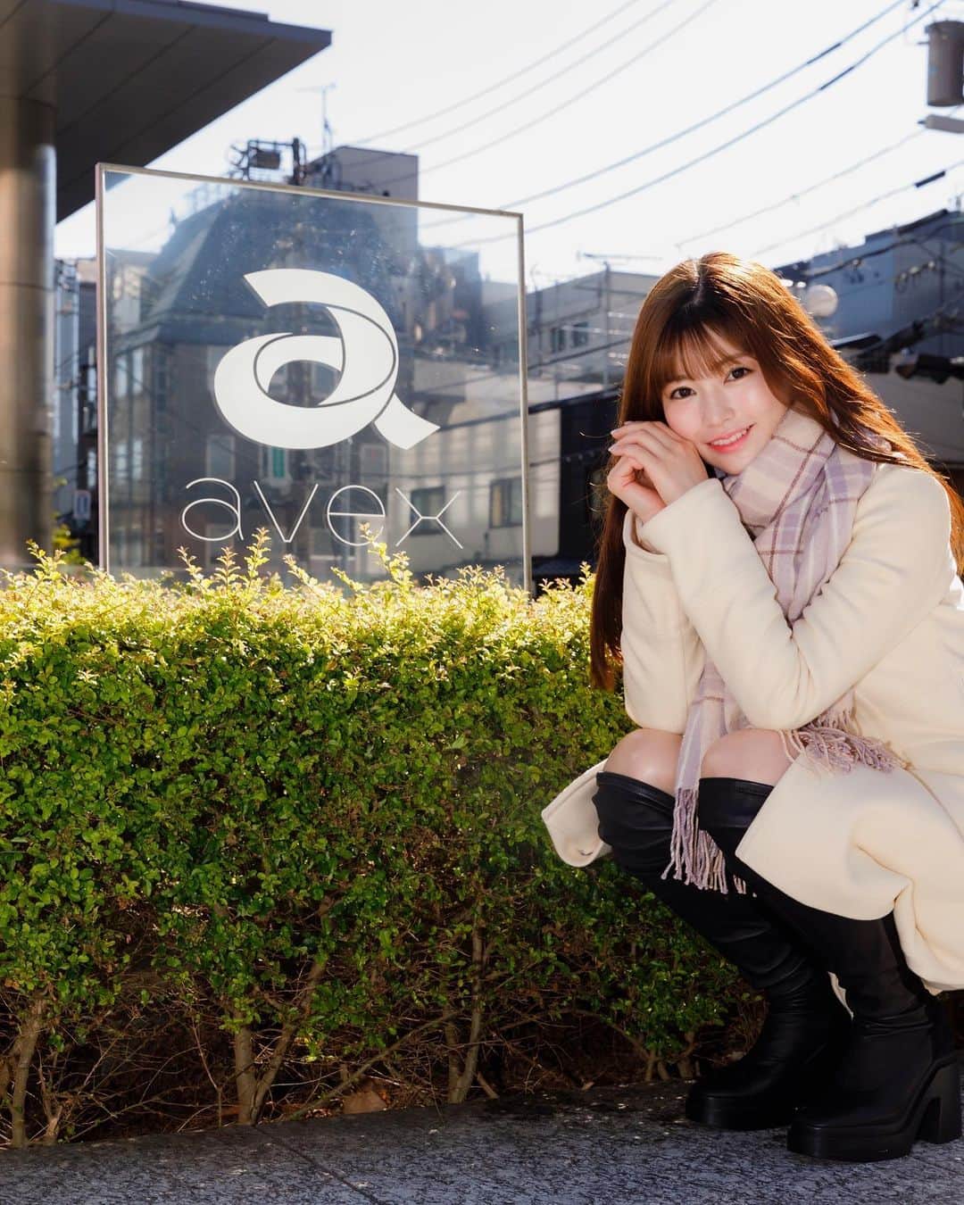 一城あやののインスタグラム：「応援してくださっている皆様に大切なお知らせです。この度、avex managementに所属させていただきましたことをご報告させていただきます😊❣️発表、大変お待たせいたしました🙇‍♀️  avex artist academy名古屋校に通っていた中学時代、エンタメのキラキラした世界を見せていただき、プロのモデルになりたいという夢を持つようになりました。  ですが高校時代は家庭の事情でベルギーで過ごしたこともあり、実際は年齢的にもビジュアル的にもなかなか難しく…でもどうしても夢を叶えたかったので、現地で必死に身につけた国際性や学んできたアートを活かして、どんな活動にも自分なりのオリジナリティとクリエイティビティーを持って全力で準備して向き合ってきました。あと10kg痩せた😂  avex、応援してくださっている皆様に恩返しをするという覚悟を持って、謙虚に身を引き締めて、楽しんで頑張り続けます！  たくさんの方に支えられて頑張れていることを、日々実感しております。後悔はさせませんので、みなさま引き続き応援・お力添えのほどどうぞよろしくお願いいたします🙇‍♀️❤️  #avex #avexmanagement  #avexartistacademy  #avexartistacademy東京校  #一城あやの #お知らせ #応援よろしくお願いします」