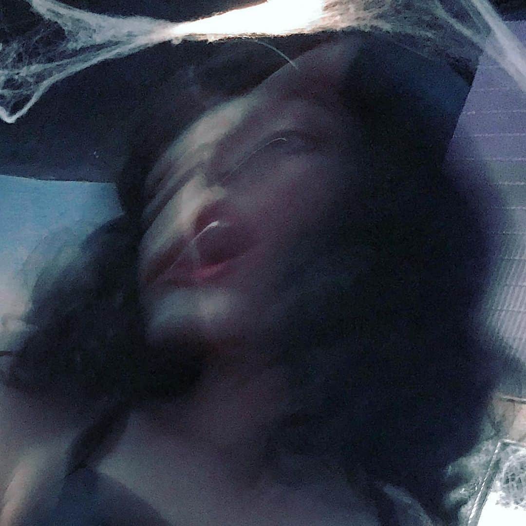 にちゃぴんのインスタグラム：「Possessed by beauty #pinup #devil」