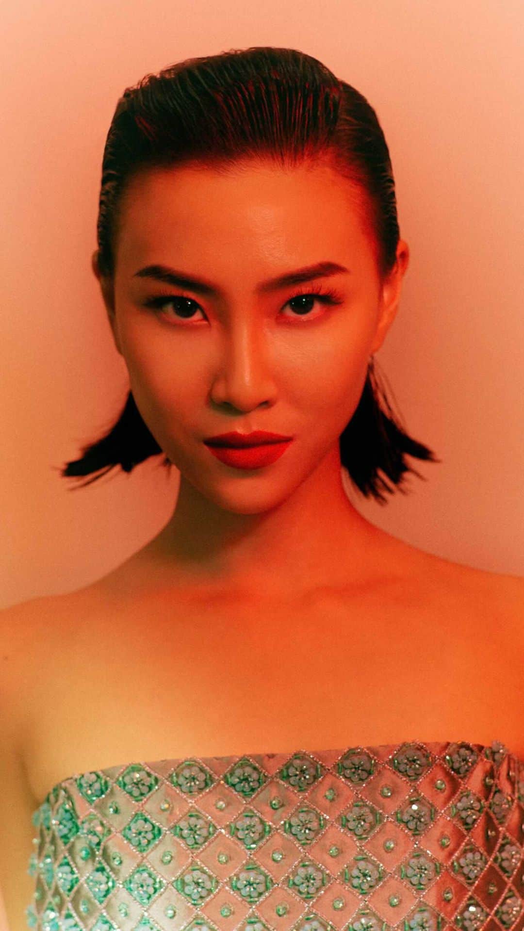 ソニアのインスタグラム：「I talk more about my upcoming trip to Italy and my must haves from Armani Beauty! As you can see, I’m already dressed for their weather 🥶」
