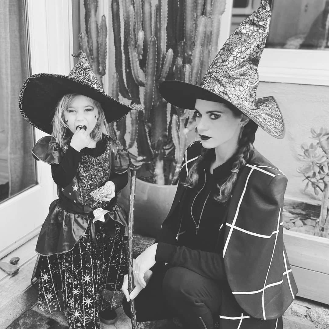 リンジー・フォンセカのインスタグラム：「Well that was fun. 🎃」