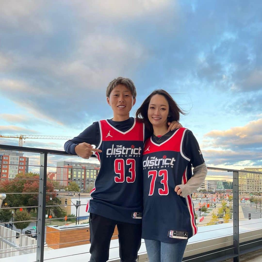 横山久美のインスタグラム：「Thank you for special uniforms for us🎁✨ Let’s go the game of Wizards🏀 #wizards #basketball」