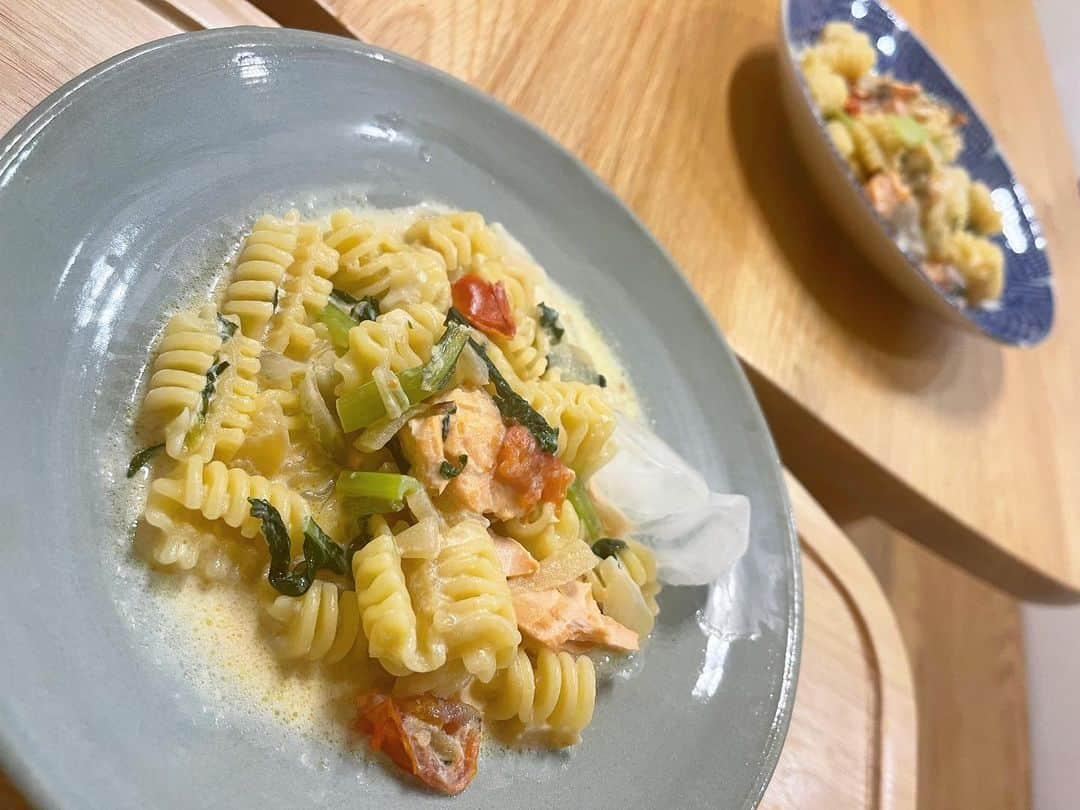 高橋ユウさんのインスタグラム写真 - (高橋ユウInstagram)「今日の禅の晩ごはんはパスタです🍝 卜部家ではパスタ殆ど出てこないので本当に珍しい。 出来立てで熱々だったけどお腹空かせてたから氷で冷ます。  #高橋さんちのユウ飯」11月1日 23時37分 - takahashiyu.official