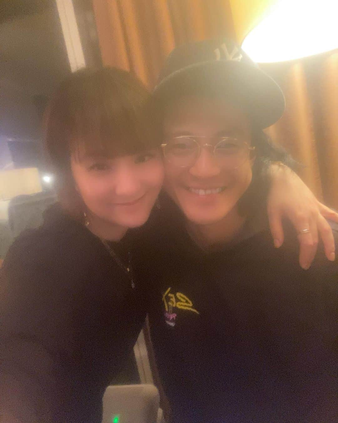 希良梨のインスタグラム：「GTOの恒例会合🎵 旬が大人になって、嬉しすぎる‼️ 可愛い弟💕  #gto #小栗旬 #希良梨 #絆」