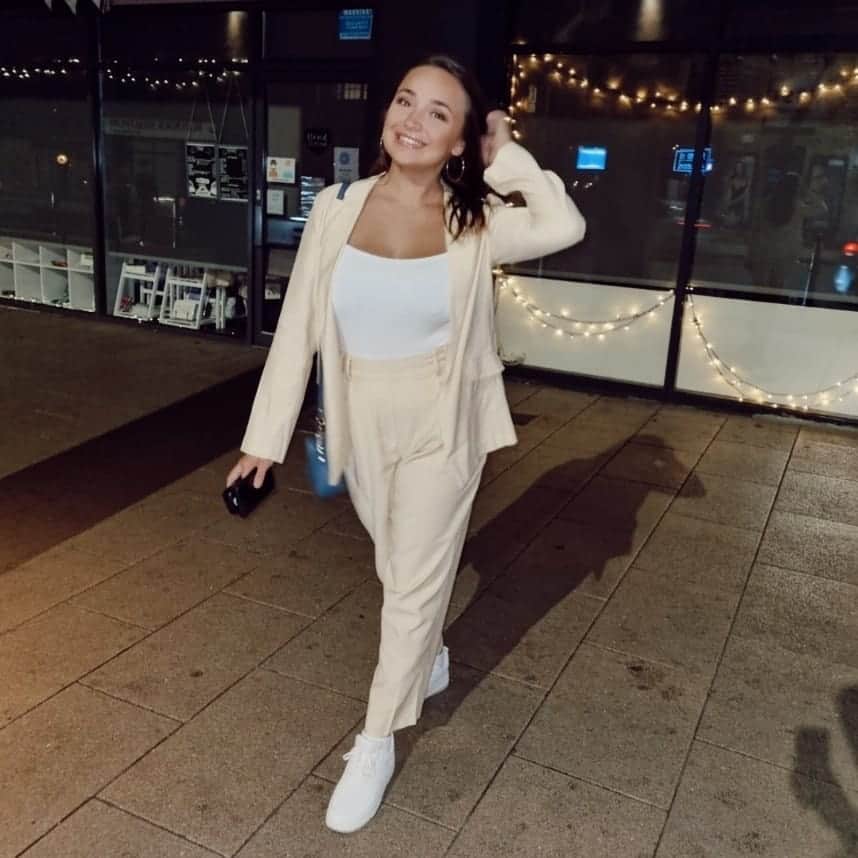 ローレン・プラットのインスタグラム：「I didn't dress up for Halloween this year, so this is all I had to post🍸」