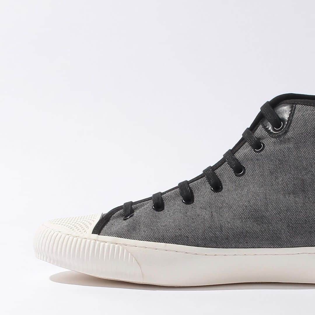 アドミラルのインスタグラム：「Admiral Footwear 2021 AW [BEATTY HI / BLACK] 14,300JPY (tax in)  イギリス軍のビンテージトレーニングシューズから着想を得たバルカナイズスニーカー。  履きこむほどに味の出るデニムツイルを使用。  #footwear #admiral #admiralfootwear #sneakers #2021aw #スニーカー #アドミラル #アドミラルフットウェア」