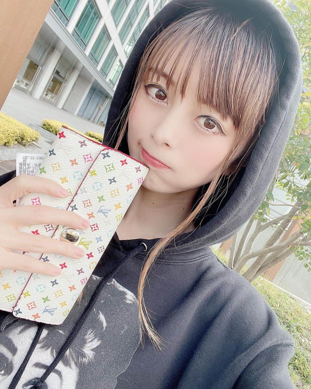 のインスタグラム：「💰👗👜🍽 ・  💰レシートがお金にかわるよ💰 リアコネ（ @reaconne0326）🥰 ・ レシートって捨てがちだけどLINEで 対象商品買ってレシートを撮るだけで1ポイント1円換算でPayPayマネーライトになるよ💰 ・ 商品ロス削減貢献が出来ちゃうし 凄いサービス！！ ・ 今日は溜まったポイント活用して スタバへ😍クリスマス限定のやつー。 あまあま🥰うま😋 ・  pr @reaconne0326 #リアコネ  #商品ロス削減  #ポイ活  #サスティナブル #SDGs  #スタバ #クリスマス」