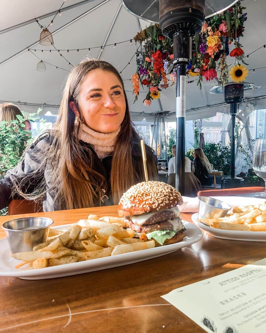 のインスタグラム：「Lady in the streets, freak when she eats :-P」