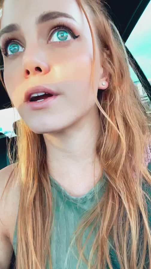ティファニー・アルボードのインスタグラム：「Road Trip Small Talk w/@rynnsounds」