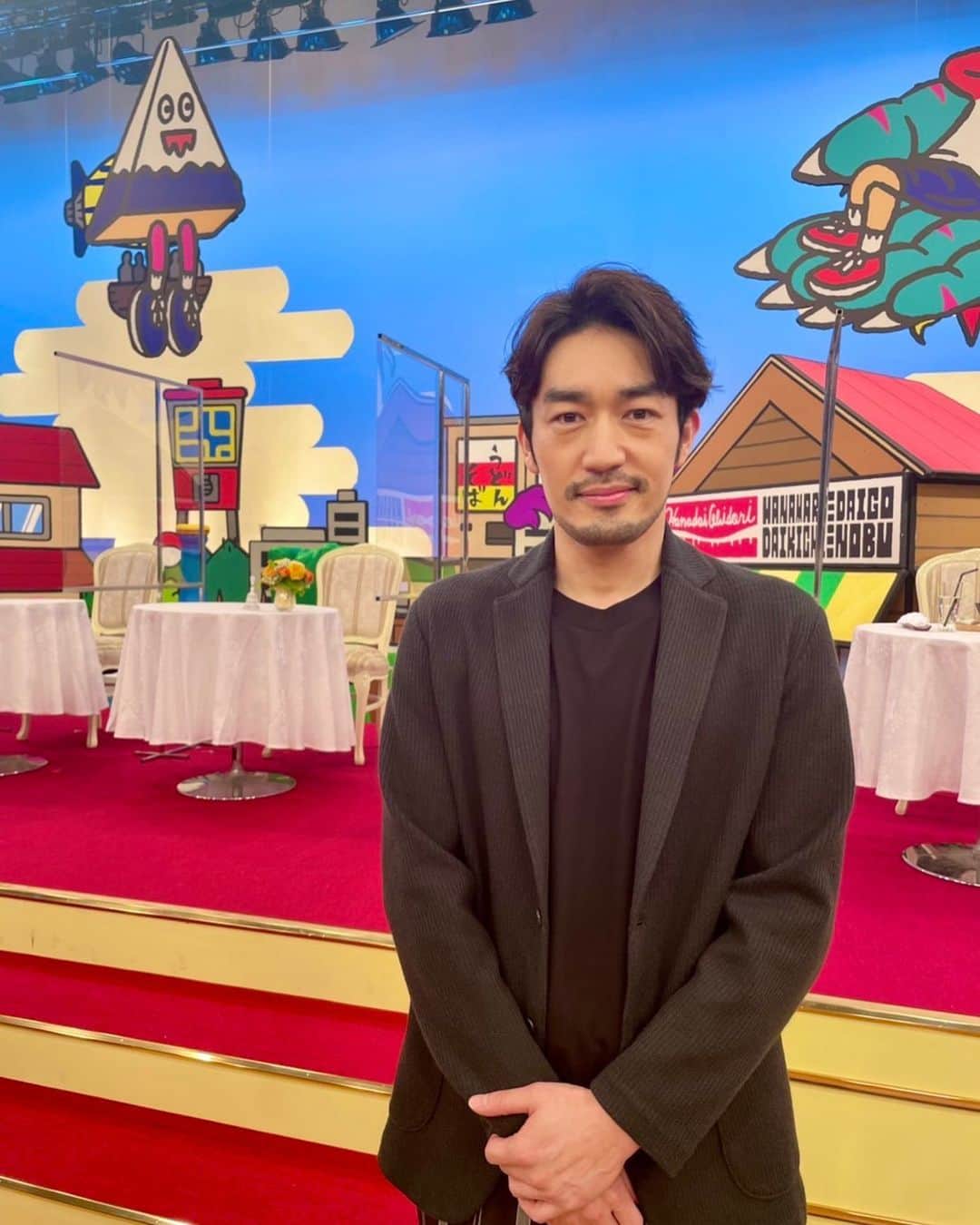 大谷亮平のインスタグラム：「お早う御座います☀️ 今夜22時から放送の「華大さんと千鳥くん」に出演させていただきます☺︎ 今回はビストロダイアン👨🏻‍🍳🍽！ どんなおもてなしをしていただいたかは番組を観てのお楽しみです🤣🫕」