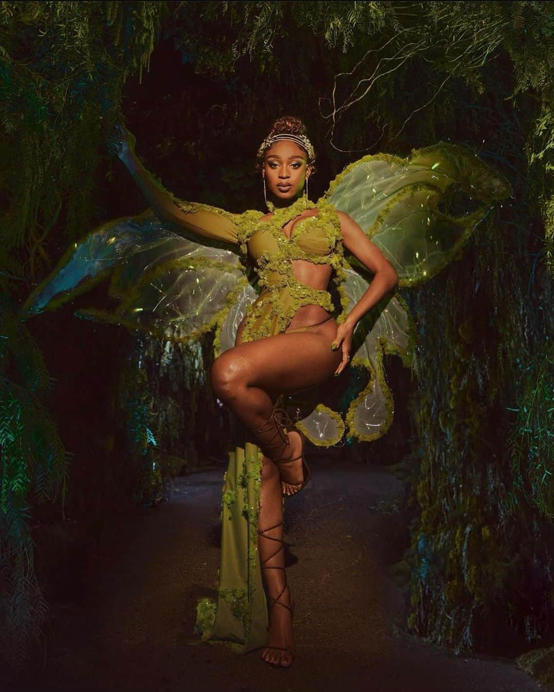Fashion Climaxxのインスタグラム：「Fashion Designer @asanchezfashion Transformed @normani into an #enchantedfairy wearing a olive moss covered dress, headpiece and fiber optic light up fairy wings!! 🧚 WOW!! You did that bestie 🙇🏻‍♀️ I’m OBSESSED!!!  . . . .  #byadolfosanchez #fashion #halloween2021 #fairy #enchanted #haute #hot #sexy #fire #gorgeous #normani #everything #slayed #halloween #sexycostume #losangeles #la #designer #fairytale #fashiondesigner」