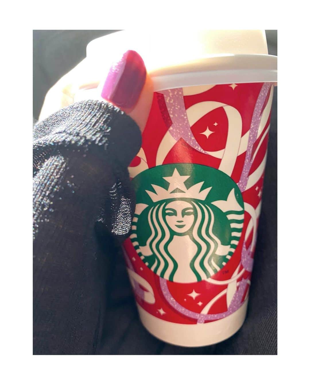 長谷川京子さんのインスタグラム写真 - (長谷川京子Instagram)「こんにちは☺️  今日のコーヒーはわたし好みのエキストラホットで。 気持ちの良い天気、今日も一日、よろしくお願いします🤗」11月2日 12時40分 - kyoko.hasegawa.722