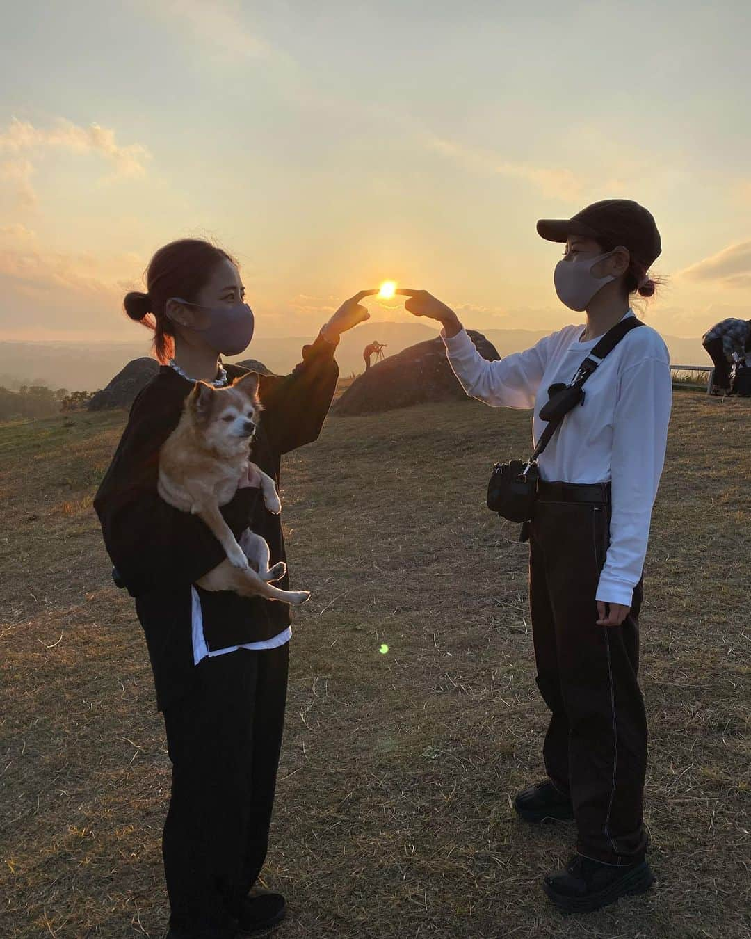 Ami さんのインスタグラム写真 - (Ami Instagram)「プライベートでは初めての熊本県へ行ってきました‼︎  熊本県出身のお友達に連れてってもらって 芦北→水俣→阿蘇→小国町 海も綺麗で、山の景色は本当に素晴らしくて、どんな病気も治ってしまいそうな自然のエネルギーがすごい場所でした✨ 阿蘇山からの景色は世界遺産級。 どこをとっても最高としか言いようのない、自然豊かで素晴らしすぎる熊本県‼︎ 大好きな場所になりました♡♡♡  また絶対行く‼︎」11月2日 14時10分 - ami_dream05