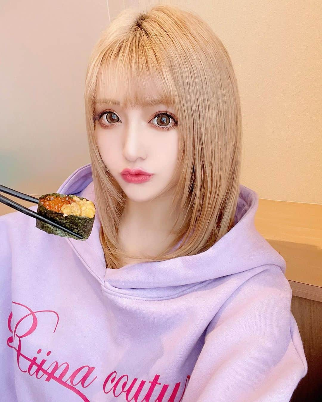 桜井莉菜さんのインスタグラム写真 - (桜井莉菜Instagram)「握りたてのお寿司が食べ放題の 鮨アカデミーの3号店が西新宿に出来たから早速行って来ました🍣💕【 @nishishinjukusa 】 ウニやイクラも食べ放題って ヤバくない！？😍❤️ 茶碗蒸しや唐揚げetc… 一品料理もいっぱいあって楽し過ぎたっ😆💕 ちなみに私の個人的No.1は、 えんがわの炙りでした！ 口に入れた瞬間無くなる😂💖 何度もおかわりしちゃった🥳  #鮨アカデミー #新宿寿司食べ放題 #新宿食べ放題 #新宿寿司 #新宿すし #鮨アカデミー新宿西口 #新宿グルメ #西新宿グルメ#pr」11月2日 14時18分 - rina__sakurai