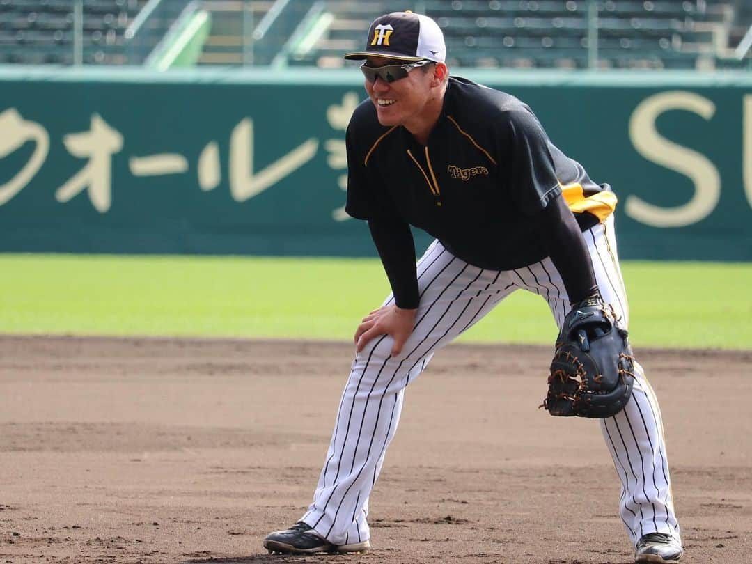 阪神タイガースさんのインスタグラム写真 - (阪神タイガースInstagram)「今日も甲子園で全体練習を行いました‼︎  #植田海 選手 #糸原健斗 選手 #小川一平 選手 #陽川尚将 選手 #ラウルアルカンタラ 選手 #ジェリーサンズ 選手 #阪神タイガース #挑超頂」11月2日 14時26分 - hanshintigers_official