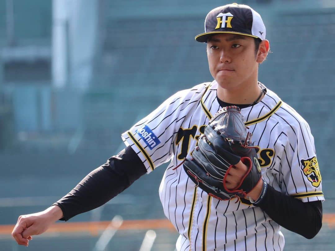 阪神タイガースさんのインスタグラム写真 - (阪神タイガースInstagram)「今日も甲子園で全体練習を行いました‼︎  #植田海 選手 #糸原健斗 選手 #小川一平 選手 #陽川尚将 選手 #ラウルアルカンタラ 選手 #ジェリーサンズ 選手 #阪神タイガース #挑超頂」11月2日 14時26分 - hanshintigers_official