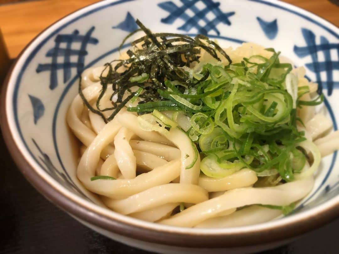 松田愛里さんのインスタグラム写真 - (松田愛里Instagram)「赤坂で、うどん。  温か〜い おうどんが 美味しい季節ですね🥢  今日は少し暑かったですが笑  #あつあつ #ぶっかけ #赤坂 #ランチ #うどん」11月2日 14時32分 - matsuda_airi_