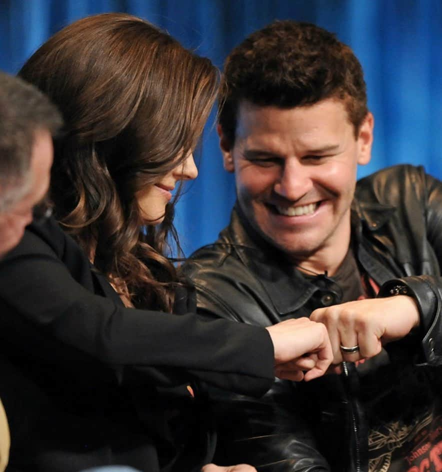 デヴィッド・ボレアナズのインスタグラム：「too cute!!! #davidboreanaz #emilydeschanel」