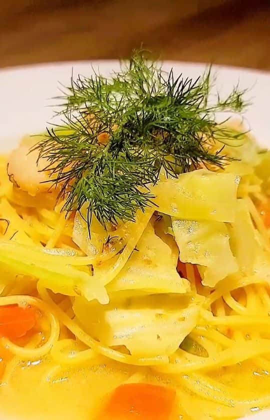 石関友梨のインスタグラム：「【ミッサマリーナ】高原キャベツと粗挽き海老のクネル 至高のスープ仕立て ¥1,058  クネルとはフランス版はんぺんみたいなもので、あら挽きされたプリプリ食感の海老のクネル  キャベツの甘みも溶け込んだ お出汁たっぷりのスープと 香草(ディル)の香る上品なパスタです♡  【 Missa Marina TRATTORIA(高崎店) 】◇◆◇◆◇◆  群馬県高崎市上並榎町320-4  高崎ニトリ近く 駐車場あり  ☎ 027-386-6939  Lunch  11:00-15:00 Dinner  17:00-22:00  定休日  月曜・第3火曜  ◆◇◆◇◆◇◆◇◆◇◆◇◆◇◆◇◆◇◆◇◆  #ミッサマリーナ #ミッサマリーナ高崎店 #MissaMarina #キングオブパスタ20121 #キングオブパスタ  #高崎パスタ #高崎グルメ #群馬グルメ #群馬食べ歩き #パスタの大会 #過去優勝店 #TVでも紹介 #パスタ  #詳しくはキングオブパスタHPにて #高崎パスタ大使」