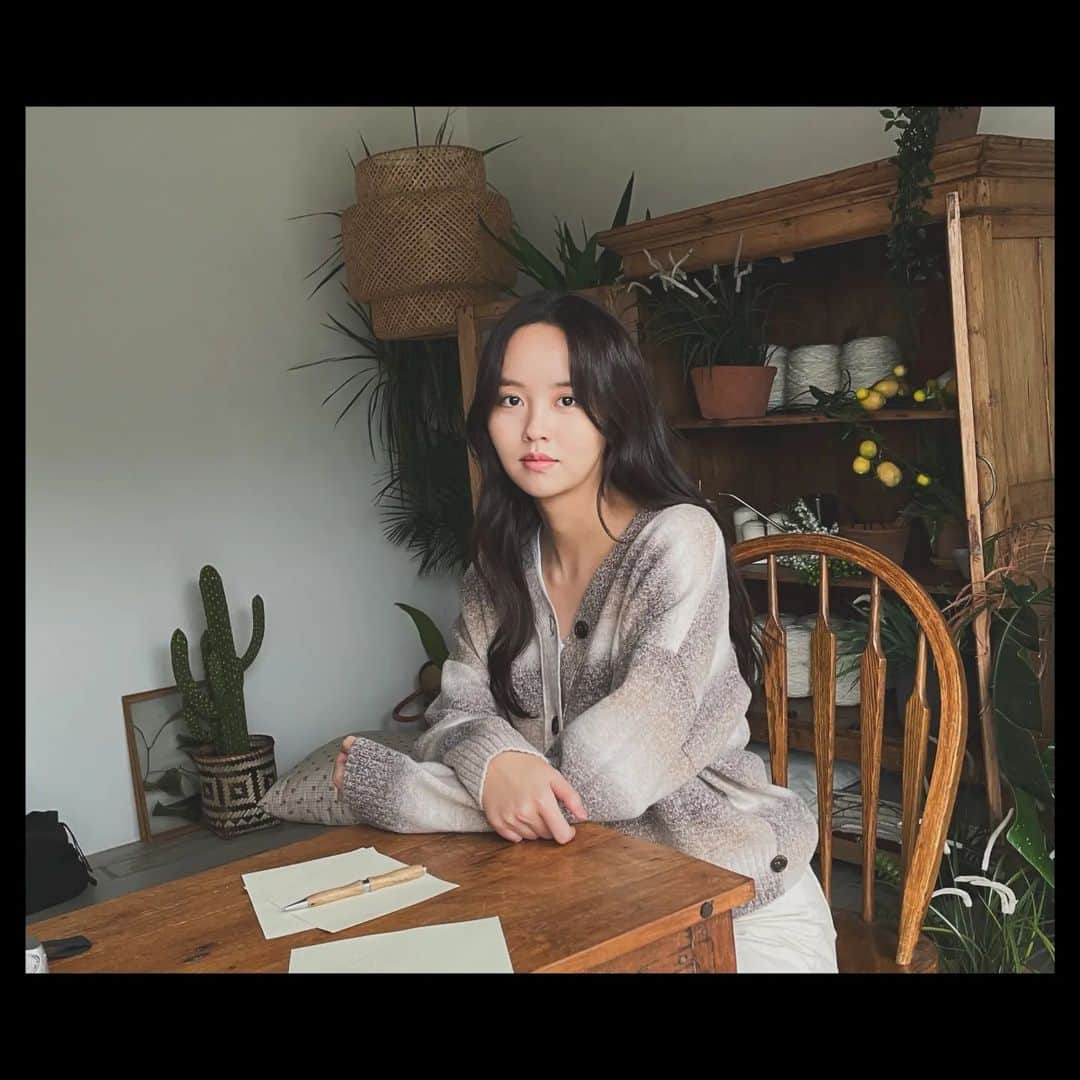 のインスタグラム：「2am MV🍂 #잘가라니 #가까이있어서몰랐어」