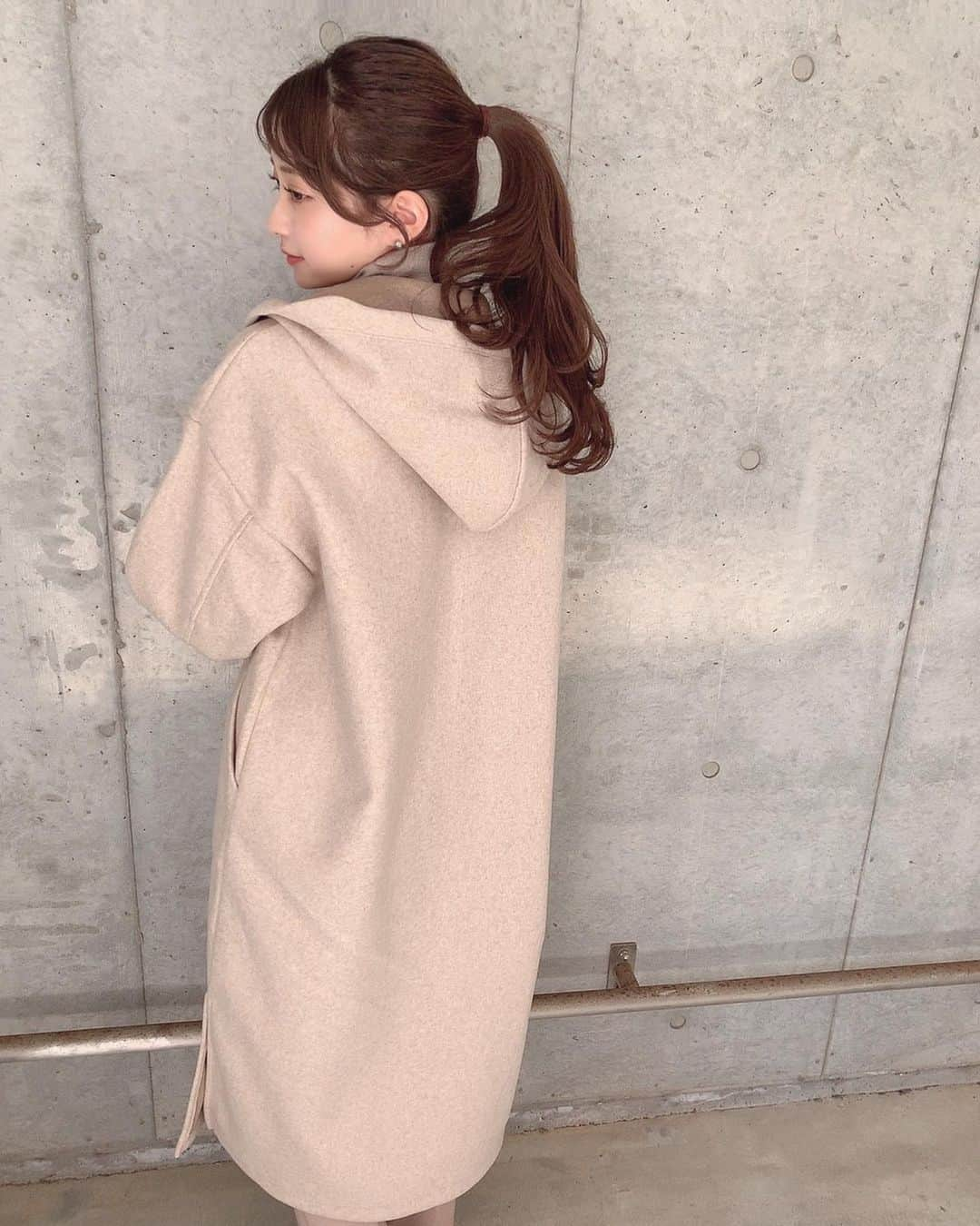 MIYUさんのインスタグラム写真 - (MIYUInstagram)「All beige code 🧥 アウターはGUのフーディロングガウンコート♡ すごく軽くて肩凝らない！のに防寒できるから重宝してる🌨 裏地もバイカラーになってて、コートの内側が見えた時も可愛い！ #gu_for_all #GUstyle #gupr #コート#フーディロングガウンコート」11月2日 18時03分 - miyu__.oo