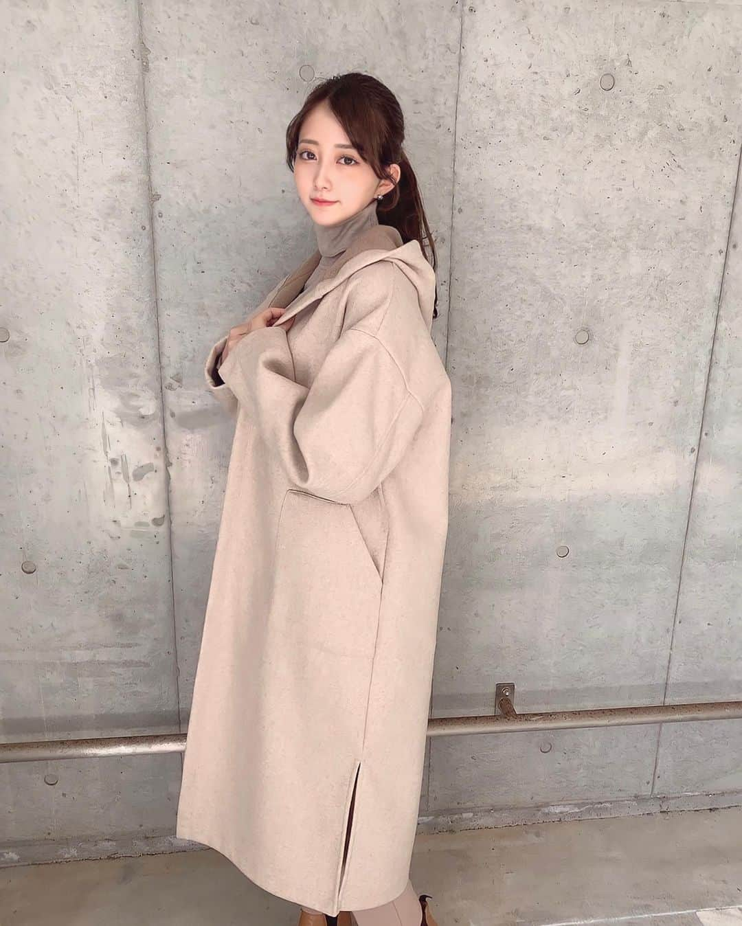 MIYUさんのインスタグラム写真 - (MIYUInstagram)「All beige code 🧥 アウターはGUのフーディロングガウンコート♡ すごく軽くて肩凝らない！のに防寒できるから重宝してる🌨 裏地もバイカラーになってて、コートの内側が見えた時も可愛い！ #gu_for_all #GUstyle #gupr #コート#フーディロングガウンコート」11月2日 18時03分 - miyu__.oo