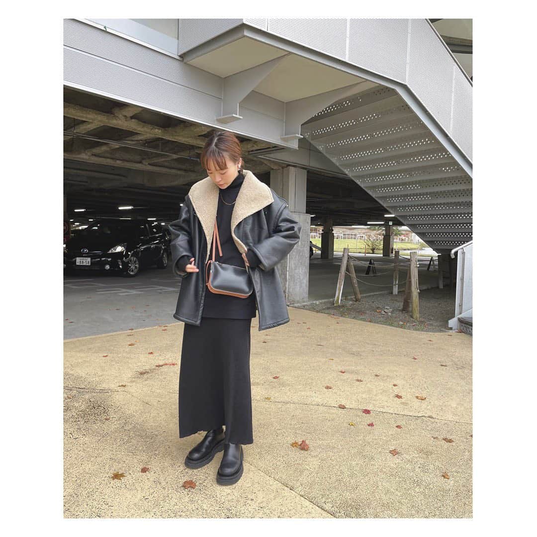 野尻美穂のインスタグラム：「絶対寒いと思ったらそこまで寒くなく、このアウター着るのは一瞬だけで奇跡の暖かさだった軽井沢。 でももう11月。 こっちでもアウターは着て行きたい気分だよね〜。  #outer #mullerofyoshiokubo  #bottegaveneta  #loewe」