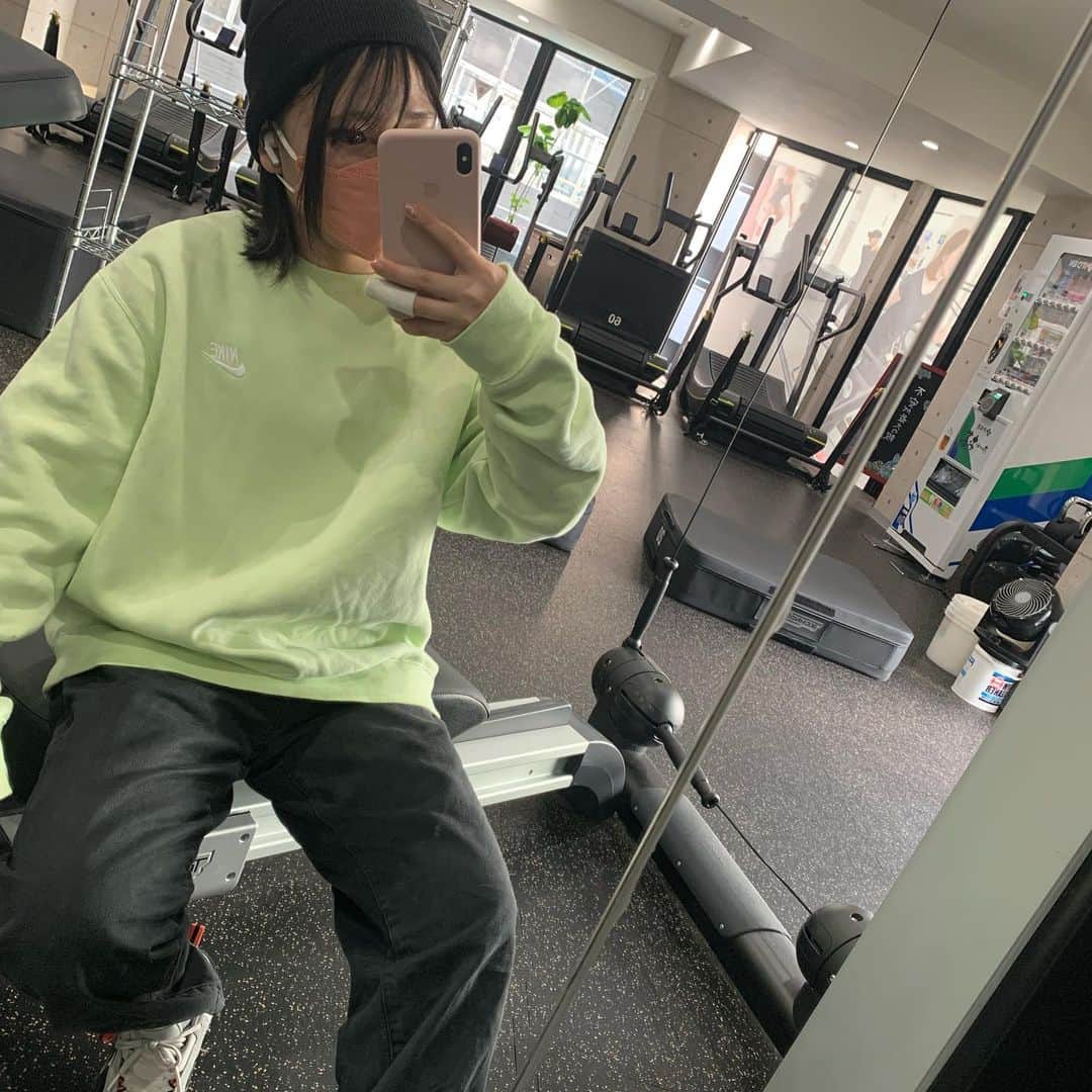仙石來夢のインスタグラム：「たまーにこーゆー感じの服も着ます。 ごく稀に。 #私服#ストリートファッション #ストリート系男子 #NIKE#トレーナーコーデ #トレーナー #デニム#Reebok#ニット帽#コーデ #Instagram#1102#Follow#服大好き」