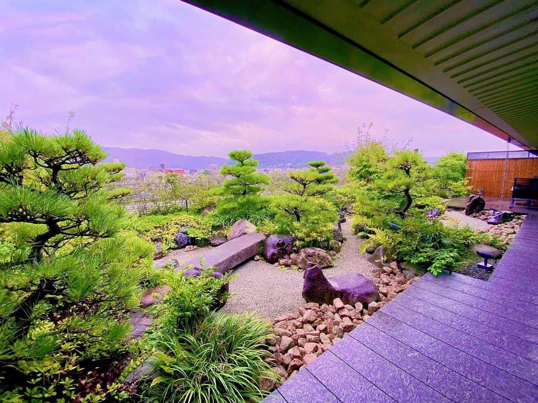 かなさんのインスタグラム写真 - (かなInstagram)「日本庭園が美しい素敵なお部屋🌿✨ #ザリッツカールトン京都 #TheRitzCarltonKYOTO #mytrip #travel #美しい景色 #京都 #旅館 #ryokan #kyoto #日本建築 #風情 #luxurytravel #kyoto #luxuryhotel #日本庭園 #鴨川 #盆栽」11月2日 19時49分 - kanapi24