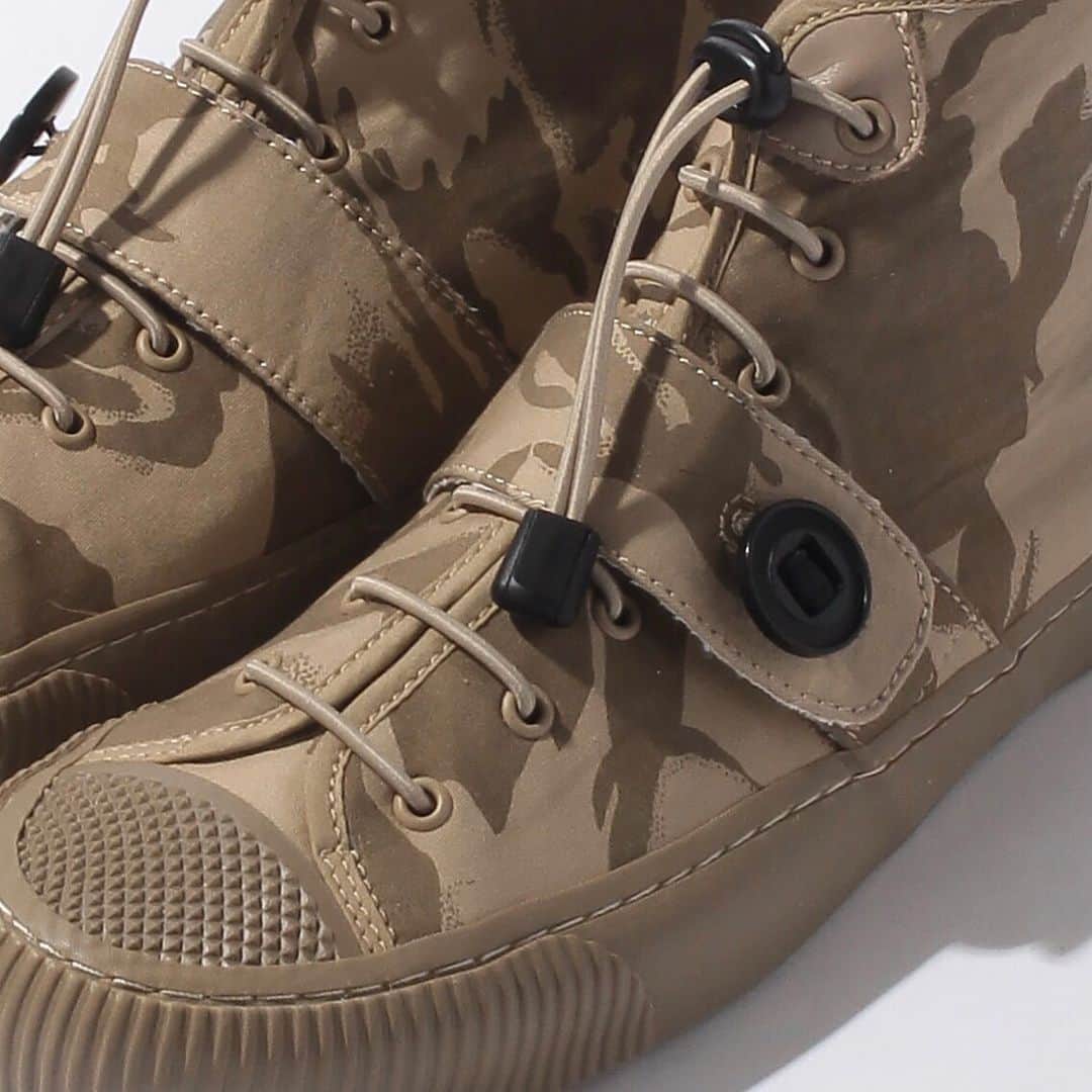 アドミラルのインスタグラム：「Admiral Footwear 2021 AW [BEATTY HI FJ / CAMO] 15,400JPY (tax in)  イギリス軍のフィールドジャケットをモチーフにデザインされたバルカナイズスニーカー。  フラップやエラスティックシューレースなど、フィールドジャケットのディティールがデザインされている。  #footwear #admiral #admiralfootwear #sneakers #2021aw #スニーカー #アドミラル #アドミラルフットウェア #ミリタリージャケット」