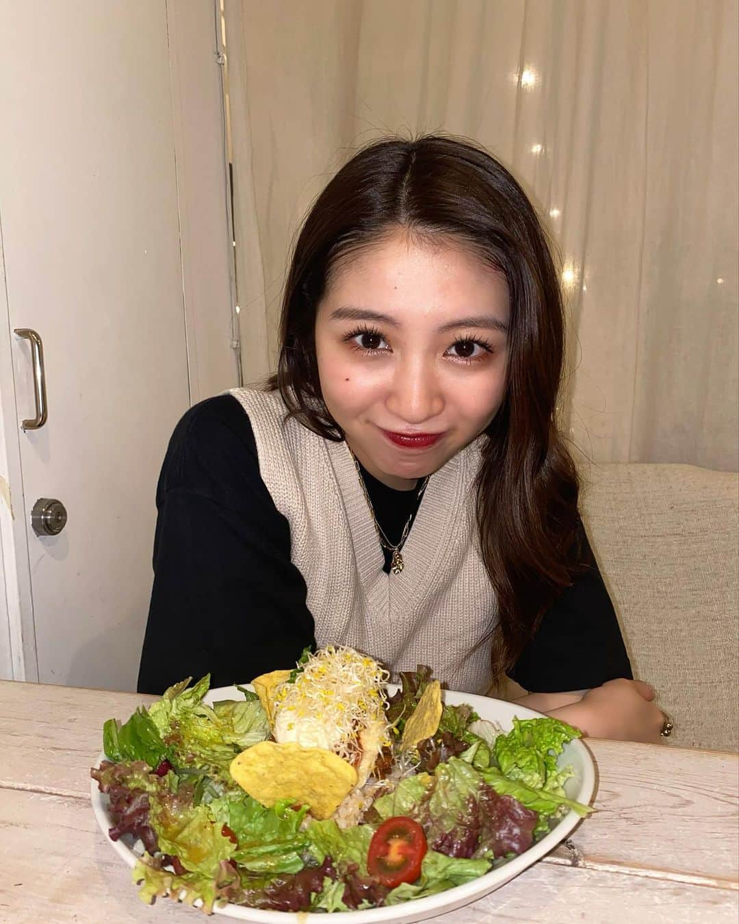 青島妃菜さんのインスタグラム写真 - (青島妃菜Instagram)「お野菜たっぷりタコライス🎶 元気いっぱいアホ毛たち🎶」11月2日 20時03分 - hina1226_01