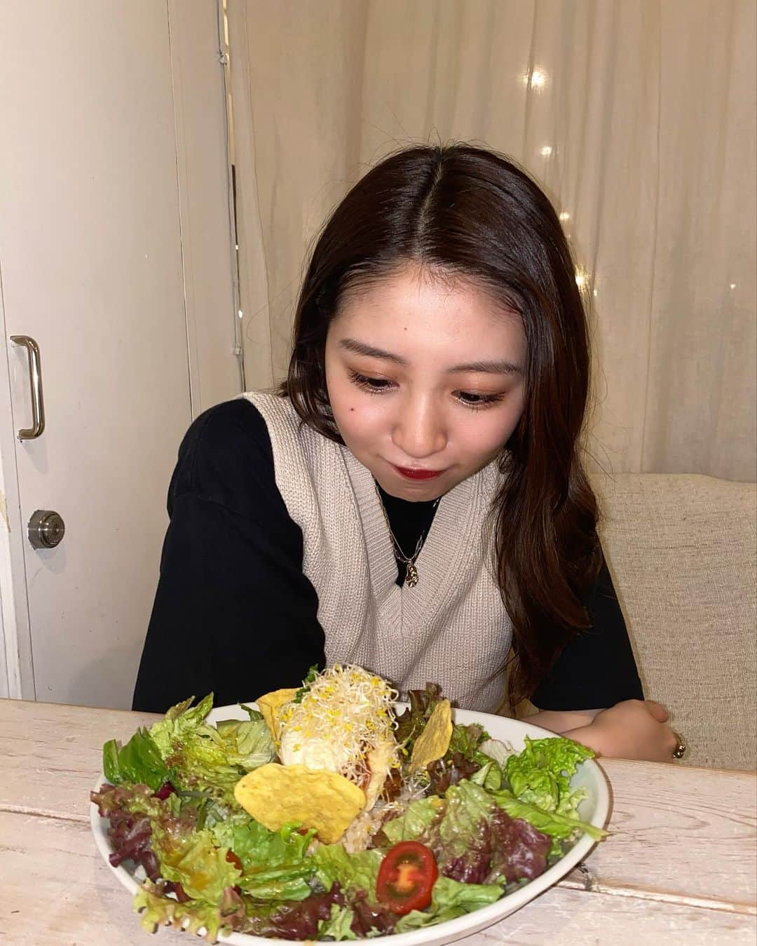 青島妃菜さんのインスタグラム写真 - (青島妃菜Instagram)「お野菜たっぷりタコライス🎶 元気いっぱいアホ毛たち🎶」11月2日 20時03分 - hina1226_01