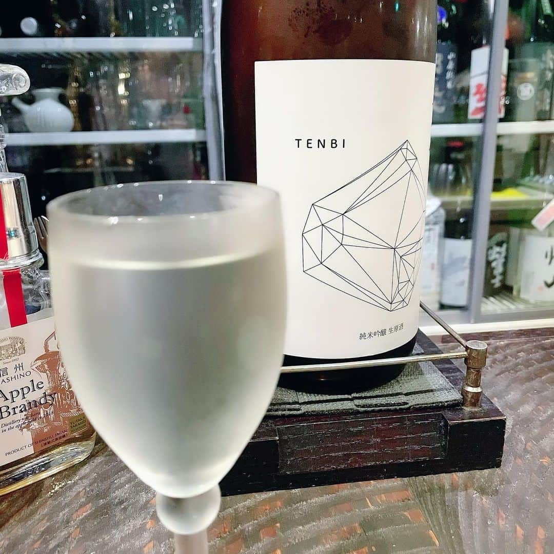 のインスタグラム：「🍶 ・天美(白)フレッシュ酸味 ・信州亀齢 華やか甘まろやか ・飛露喜(黒)さっぱりコク  🥰」