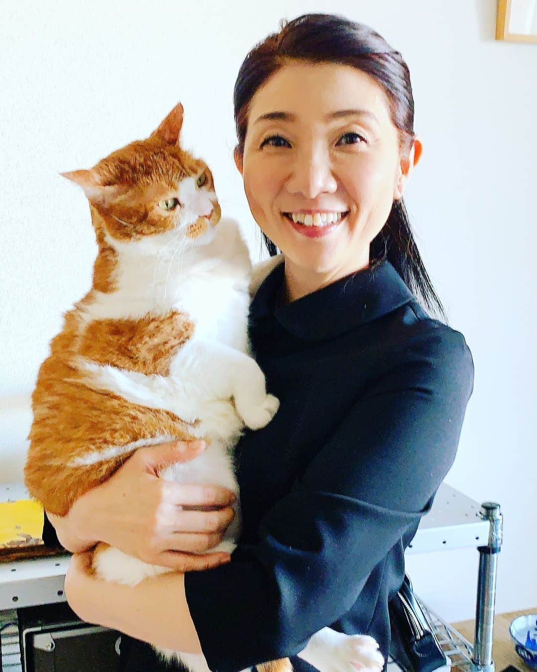 松居直美さんのインスタグラム写真 - (松居直美Instagram)「こちらの写真を押すと、新しいアカウントが出てきます。  そちらは非公開ではありません。  どうぞよろしくお願いいたします。   #新しいアカウント作りました   #非公開じゃないアカウント  #ハナちゃんと一緒  #おばさんの挑戦」11月2日 20時56分 - naomimatsui.official