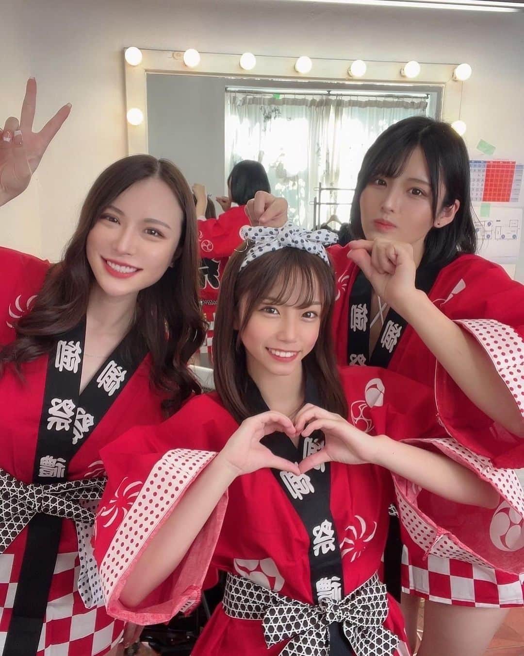 鶴祀眞歩のインスタグラム：「大好き同期ちゃんたち インスタに載せてなかったから載せる〜！  #鶴祀眞歩 #Tsurushimaho #つるしー #自撮り#インスタグラビア #グラドル自画撮り部 #自撮り女子 #自撮り界隈  #撮影会 #撮影会モデル #水着 #selfie #self #japanese #japanesegirl #粉我 #我爱你 #グラビア #followme #follow  #Love #sexy #谷間 #photo #me #사랑해 #셀카」
