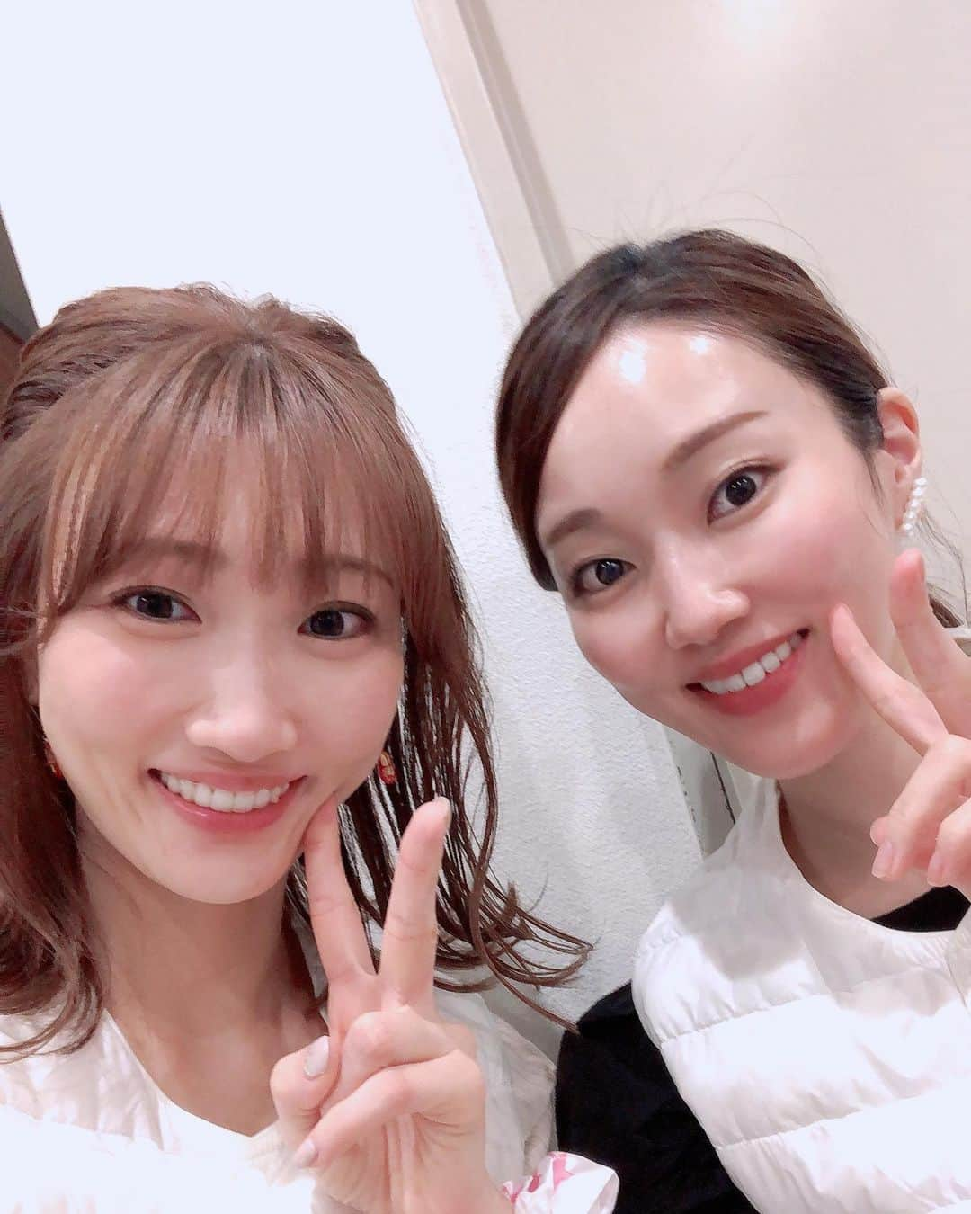 結乃かなりさんのインスタグラム写真 - (結乃かなりInstagram)「2021.11.1  昨日、宝塚大劇場で星組公演が千秋楽をむかえました。 大切な同期 #愛月ひかる#夢妃杏瑠 が無事に大劇場を卒業しました。 2人の大劇場最後の1日を近くで見守る事ができ、愛に溢れた空間に立ち会えてとても幸せでした。  東京公演も最後まで、何事もなく無事に千秋楽が迎えられますように…✨  やっぱり宝塚って素敵。  #宝塚#宝塚歌劇団#宝塚大劇場#星組#星組公演#千秋楽#卒業公演#退団者#93期#お手伝い」11月2日 21時02分 - kanariyuino