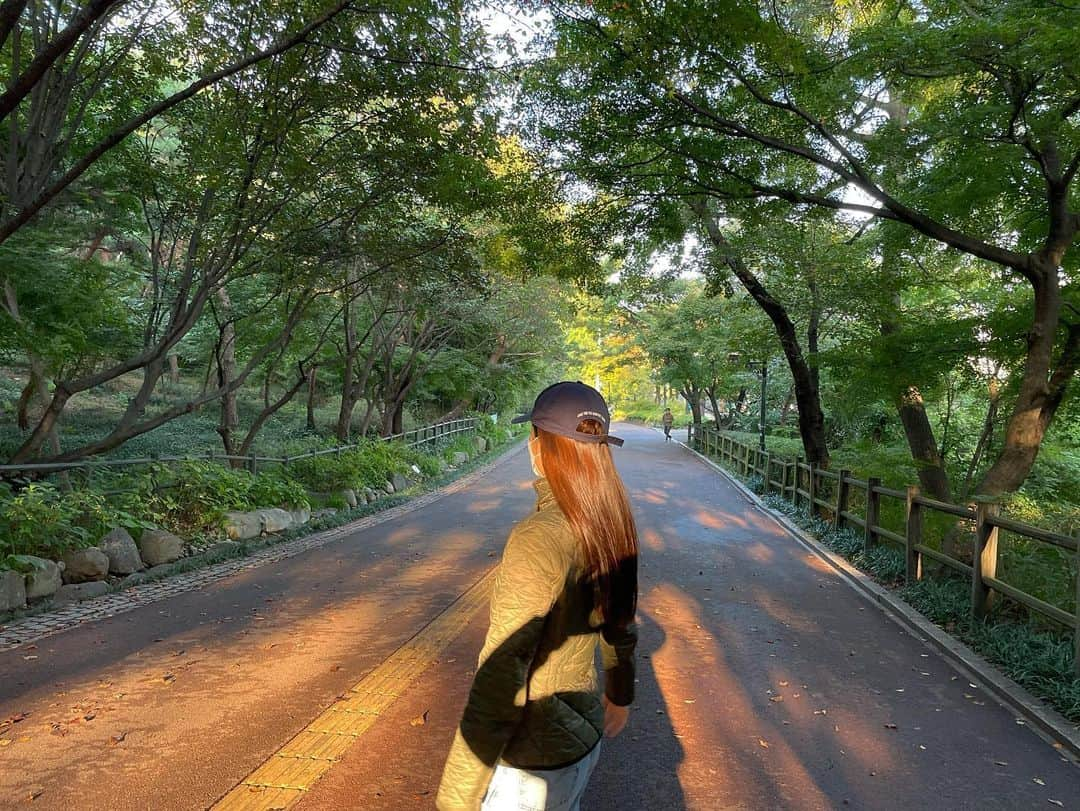 クリスタルさんのインスタグラム写真 - (クリスタルInstagram)「아빠손가락 🌳」11月2日 21時07分 - vousmevoyez