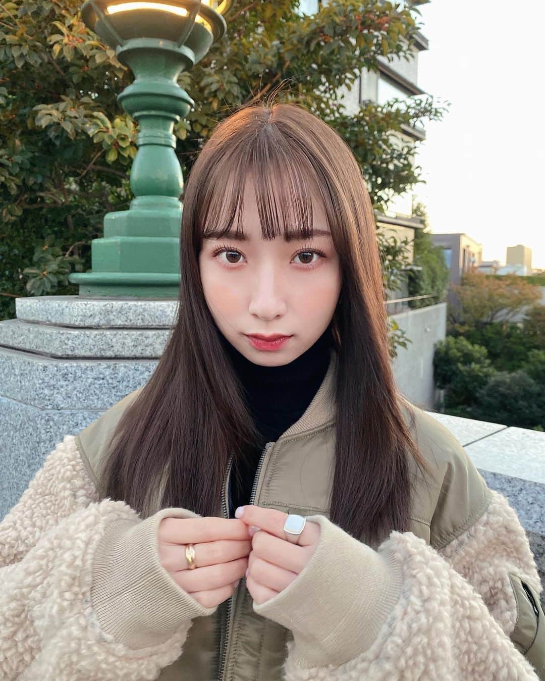 のインスタグラム：「さらさらストレート✨  @accomplish_salon にて ヒト幹細胞入りの 髪質改善トリートメントをしてきました。  髪質やダメージに合わせて割合を変えてもらえるので、 自分に合ったぴったりの配合でお願いできます。  触るたび、ふわふわで嬉しい🐰☁️」