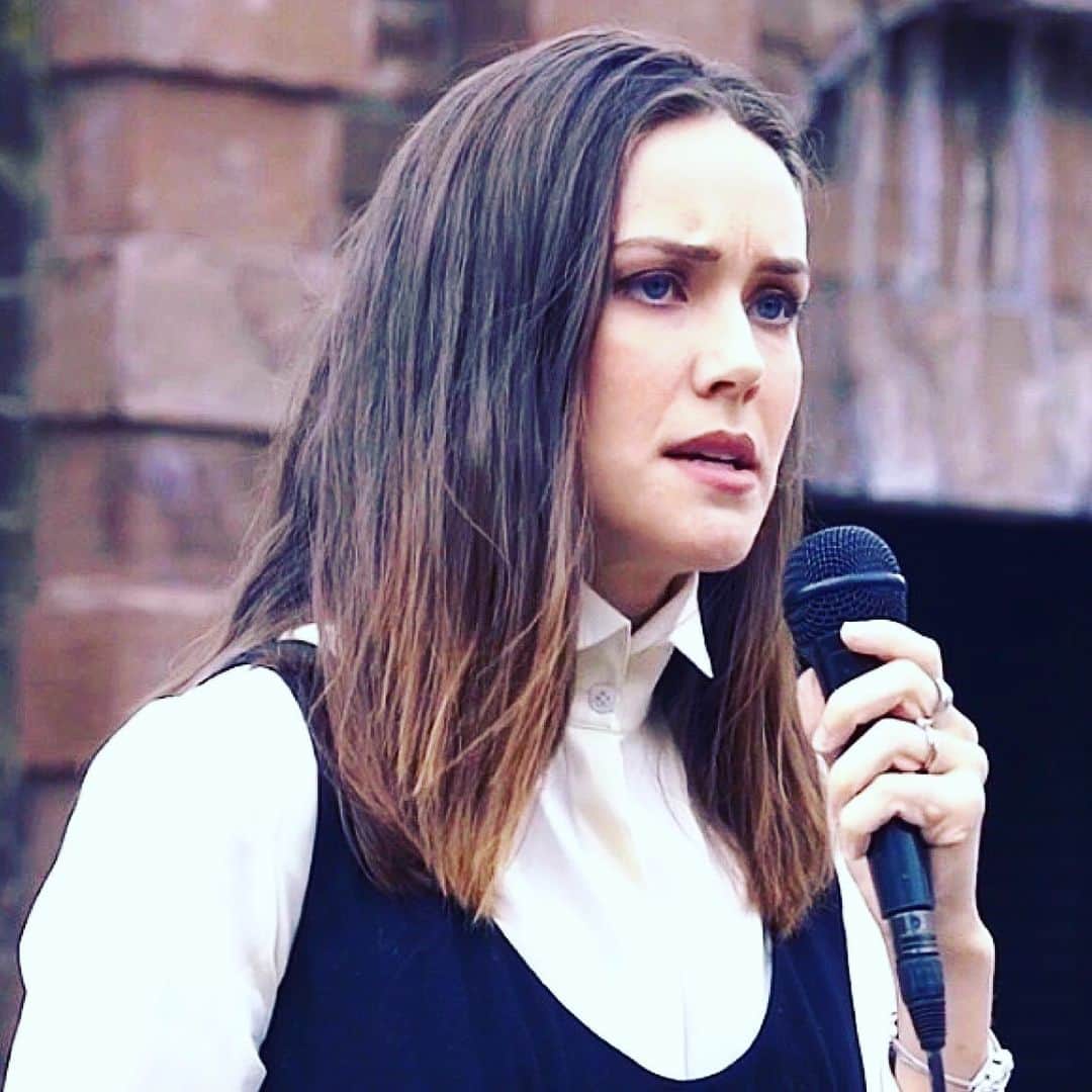 メーガン・ブーンのインスタグラム：「Eyes on #cop26 & VOTE for people & our planet in the midterm elections today 👏👏👏  Repost from @perfectly_comfortable • • “[...]and it is the wealthiest countries that have the power and, with that power, we have the opportunity to resuscitate the human race.” - @msmeganboone (High Noon on Wall Street — Climate Week NYC, 09/24/18) 🌍: #msmeganmonday  • #LeadTheChange #ClimateAction #ActNow」