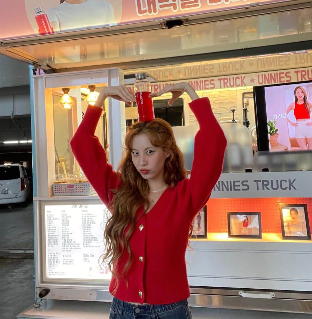 ソヒョンさんのインスタグラム写真 - (ソヒョンInstagram)「#푸드올로지 에서 사랑스러운 커피차를 보내주셨서현❤️정말 감사합니다:D 빨간물 덕분에 매일 건강하게 예뻐지는중..🍓 #콜레올로지 최고👍」11月2日 22時22分 - seojuhyun_s