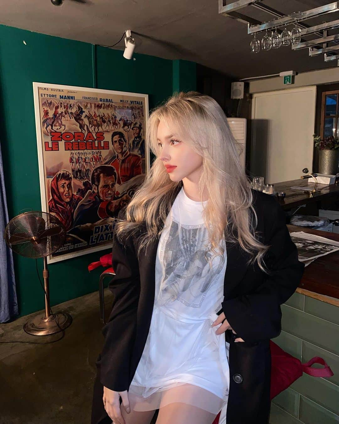 Elina 엘리나 (エリナ) さんのインスタグラム写真 - (Elina 엘리나 (エリナ) Instagram)「When I come to this restaurant, I feel like I'm in Paris🥖 이 레스토랑만 오면 파리에 와있는 기분」11月2日 22時40分 - elina_4_22