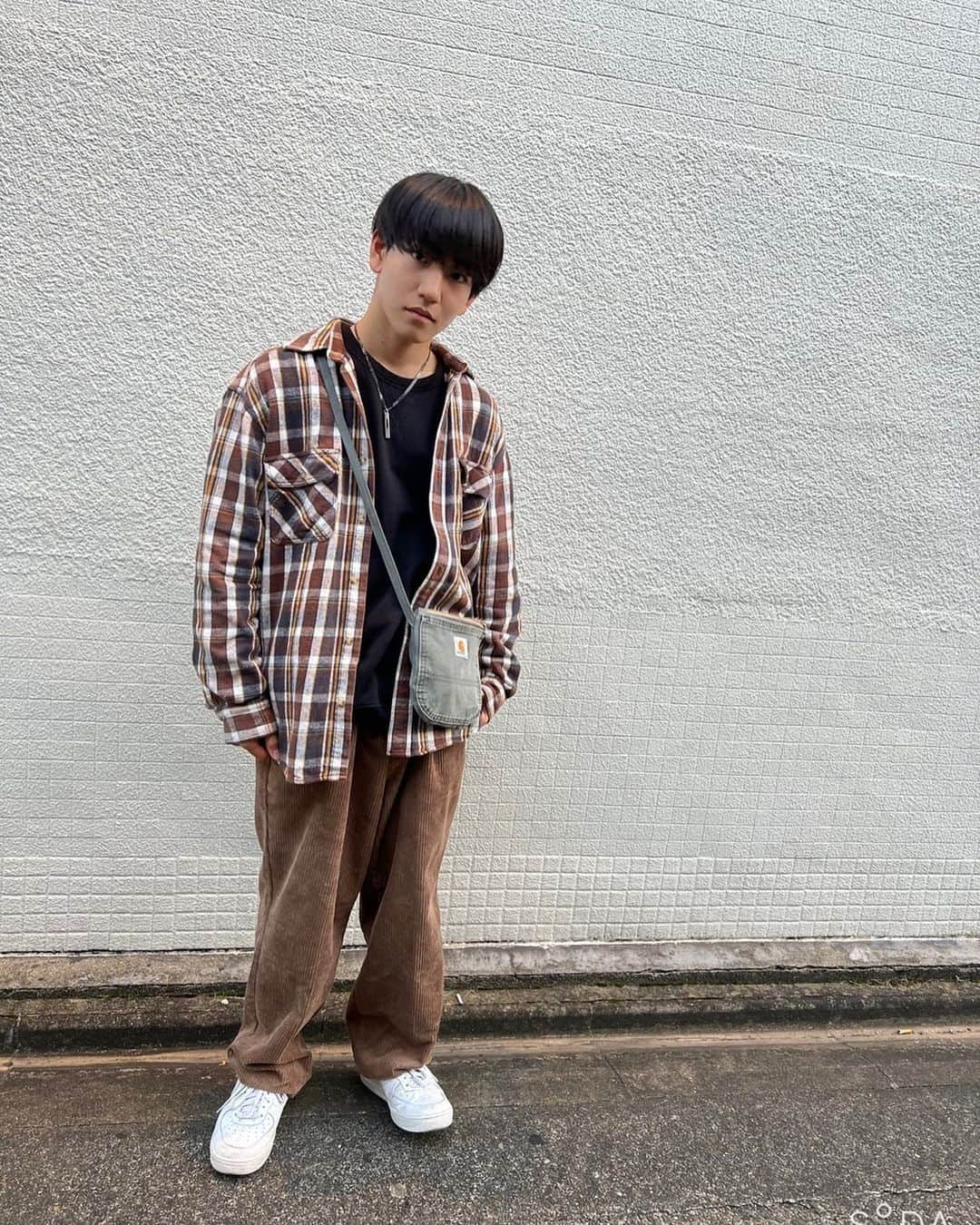 道木来明のインスタグラム：「・ ・ ・ ・ ・ #古着 #ストリートファッション #チェックシャツ #carhartt #コーデュロイパンツ #スニーカー好きな人と繋がりたい #instfashion #ootd #道木来明」