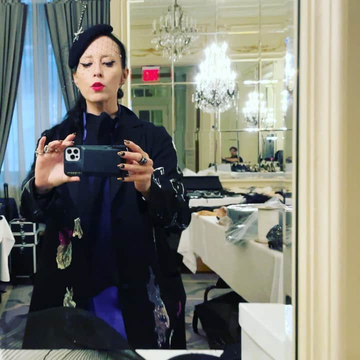 B. Akerlundのインスタグラム：「A Little sneak peak inside my fitting room at  @stregisnewyork for @madonna  @vmagazine  Cover Shoot with BOSS MAN 📸  @stevenkleinstudio Thank You 🙏🏻 to all that supported my vision & to my team 💪🏻💪🏻💪🏻 it takes a village 💋!」