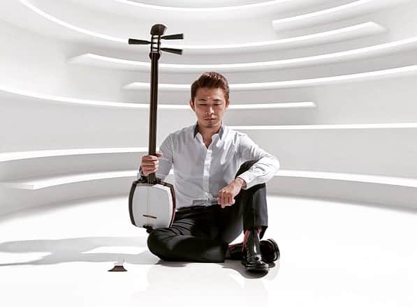 上妻宏光のインスタグラム：「The music is not in the notes, but in the silence between.」