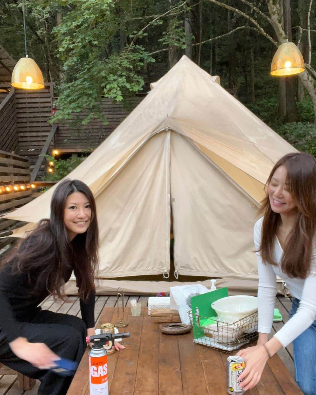 佐野真彩さんのインスタグラム写真 - (佐野真彩Instagram)「グランピング投稿のつづき⛺️ 火を起こしたりBBQをしたり、、、 檜原村の自然の中でのんびり贅沢な時間の過ごし方が出来ました❣️  流石に夜は寒かった💦 焚き火の周りから離れられない😐 @jackwolfskin.jp のアウターは軽くて暖かったです。持っていって正解👍  おかともが焚き火にハマり、ずっと火の管理をしてくれていました。笑 たのしかった🥰  それでは、今日も良い1日を⛺️🌳  . #キルミーヒールミー　見終わりました！ チソンの演技力すごい👏  #グランピング　#檜原村グランピング　#女子旅　#ジャックウルフスキン #jackwolfskin #奥多摩キャンプ #アウトドアコーデ #アウトドア女子　#FUREAI #東京グランピング」11月3日 5時48分 - sano.maya