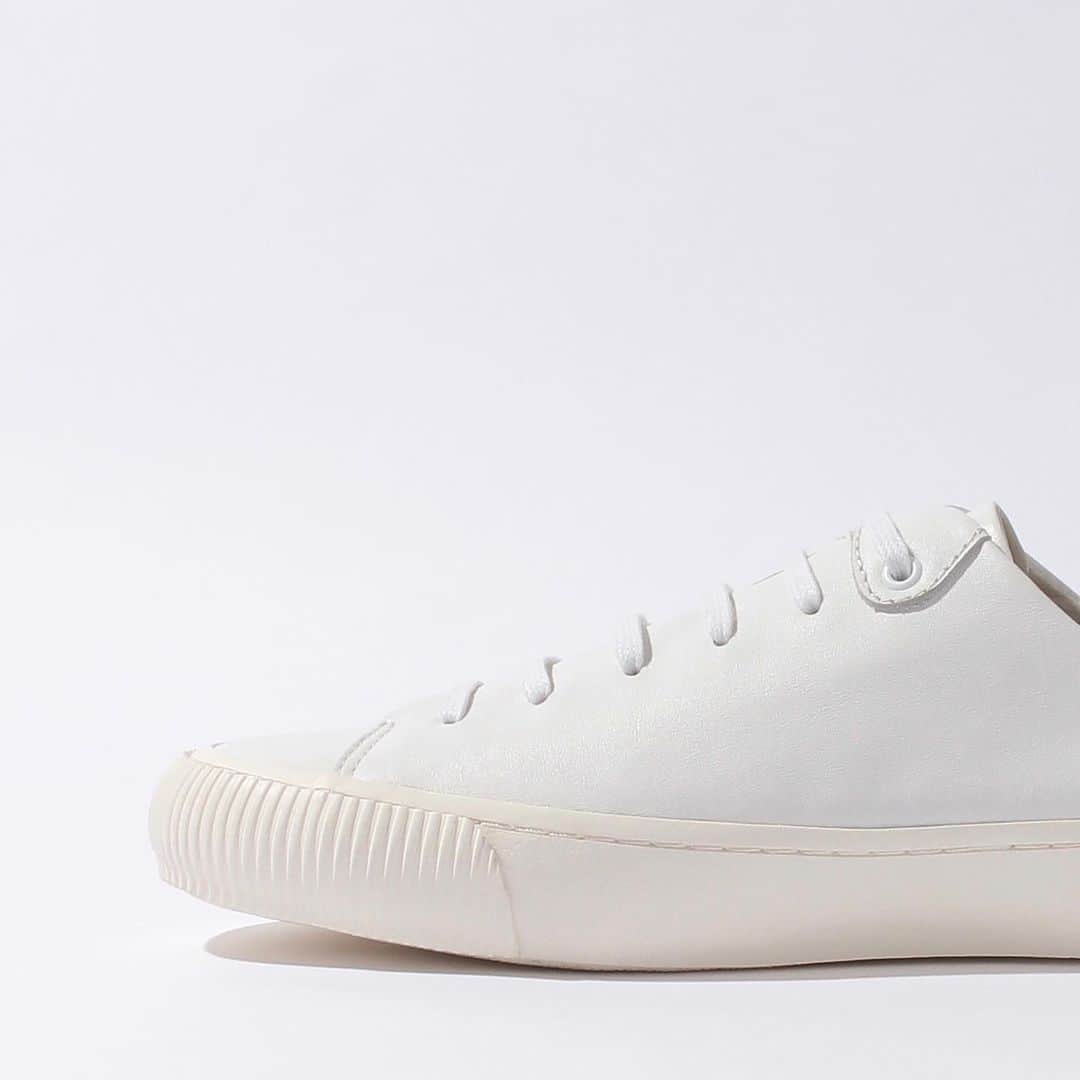 アドミラルのインスタグラム：「Admiral Footwear 2021 AW [BEATTY LE / WHITE] 17,600JPY (tax in)  イギリス軍のビンテージトレーニングシューズから着想を得たバルカナイズスニーカー。  スムースレザーを使用したシンプルでミニマルなデザイン。  #footwear #admiral #admiralfootwear #sneakers #2021aw #スニーカー #アドミラル #アドミラルフットウェア」