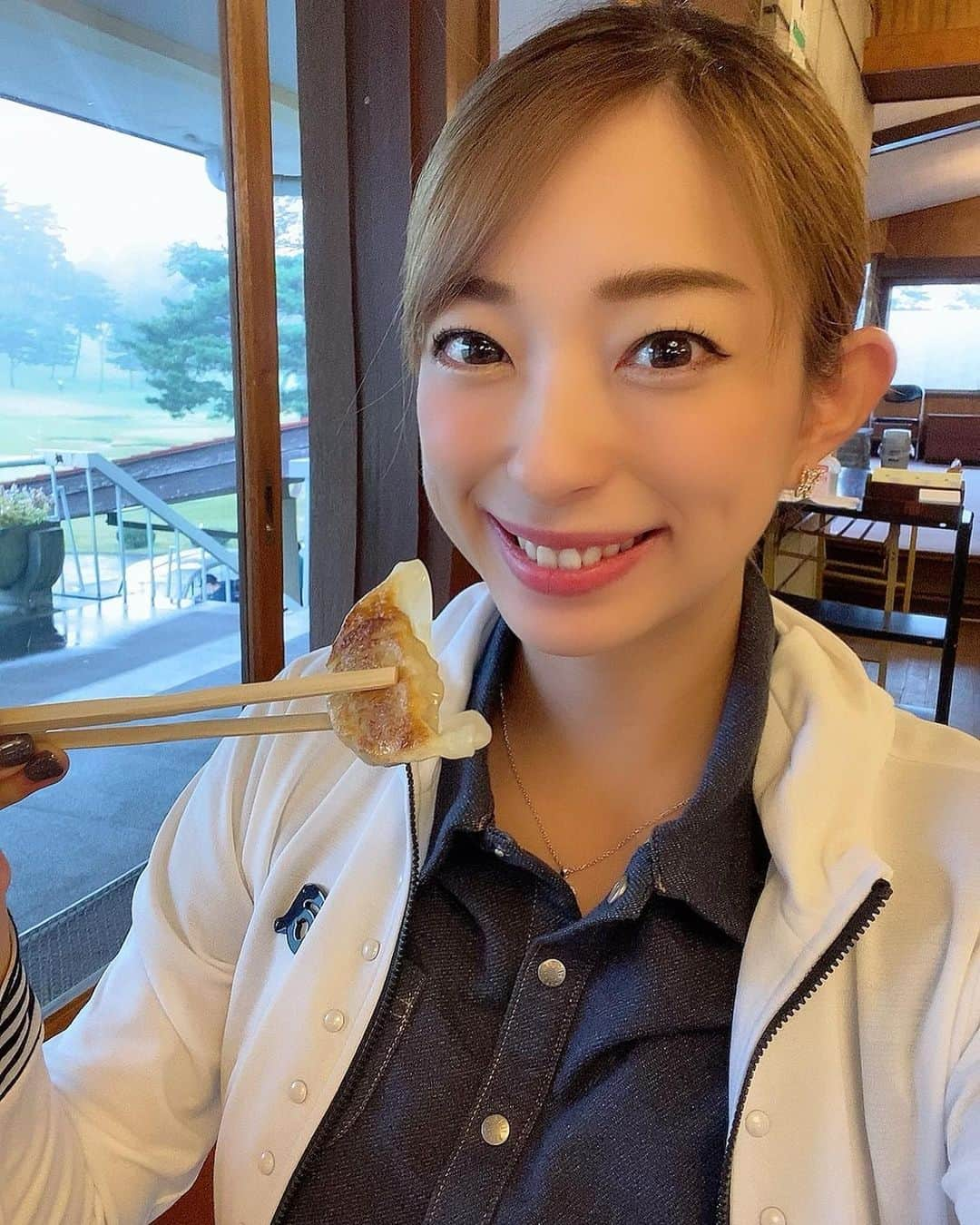 RIKAのインスタグラム：「. 宇都宮に行ってきました⛳️ 妊娠後期になったのでこの日でゴルフを一旦ストップ。 . ちょうど寒くなってきたし休憩期間にはちょうどいいかも👍 . みなさんに体調の事心配していただいてとっても心があったまりました☺️✨ ありがとうございます💖 おかげさまで元気な妊婦生活満喫してます！ . しばらくゴルフ出来ないけど元気な子供産まれるの楽しみなので我慢します🙈 . 2枚目以降お腹パンパンスイング🏌️‍♀️🏌️‍♀️ . . . #ゴルフ#golf#⛳️#ゴルフ女子#ゴルフ好き#ゴルフウエア#ゴルフコーデ#ゴルフスイング#골프 #골프웨어 #골프스윙 #여행 #해외여행 #골프스타그램 #골프중독 #와인 #소주 #좋은시간 #妊娠#妊娠中#妊娠後期#妊婦ゴルファー」